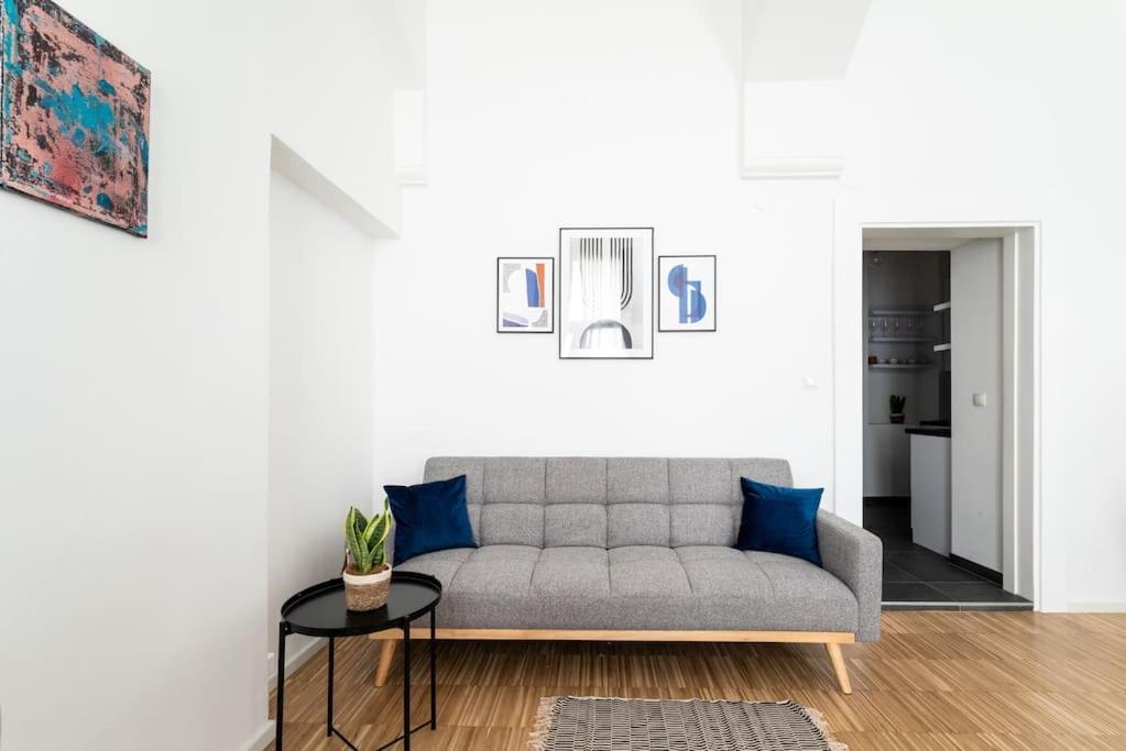 Neat Studio Steps To Center By Hm Viena Exterior foto